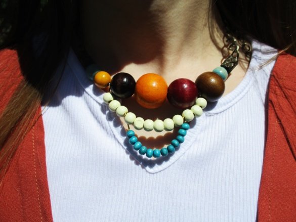 COLLAR CON BOLAS DE MADERA DIY